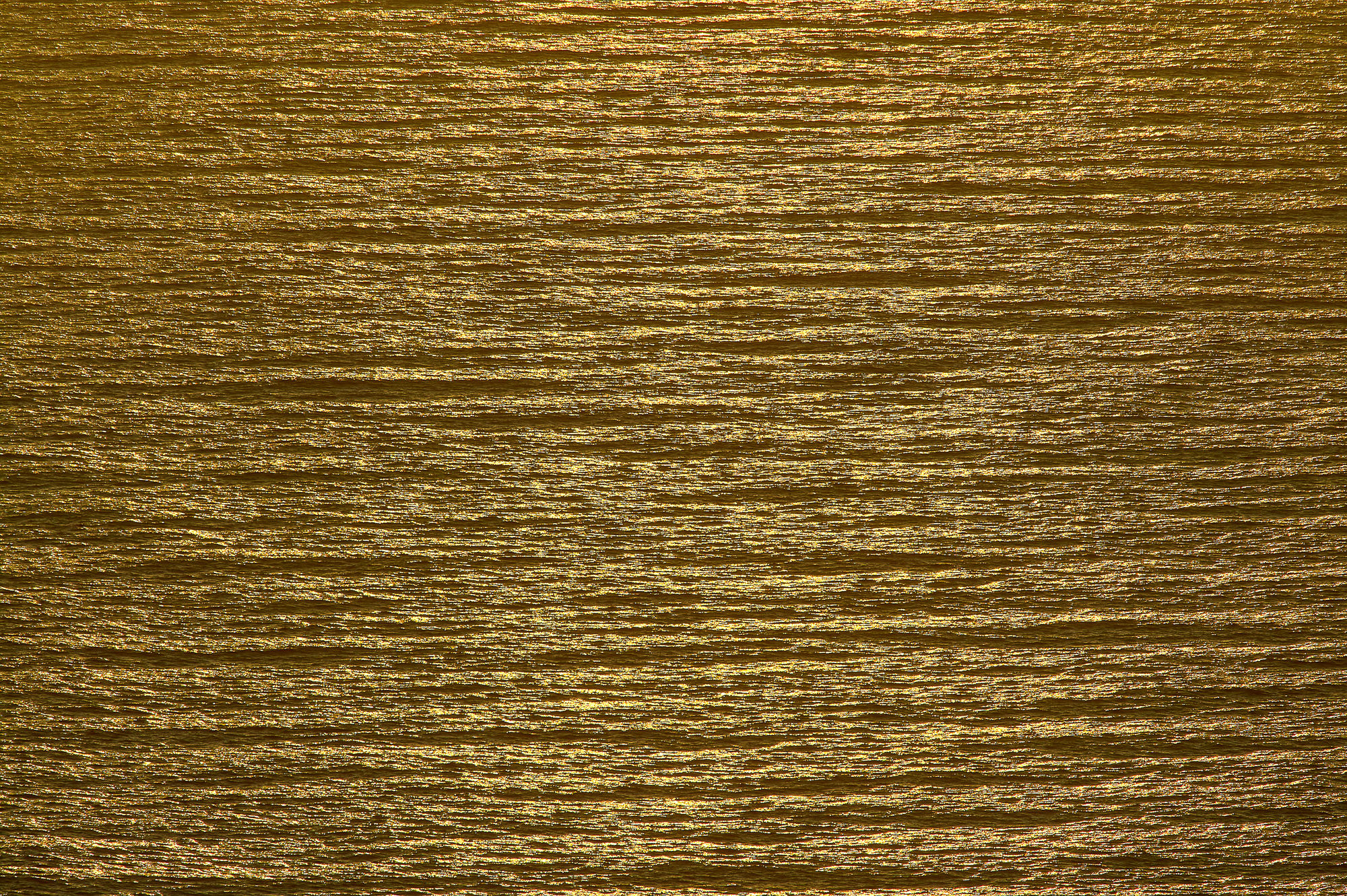 goldenes Meer am Abend